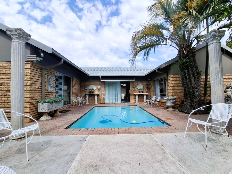 5 Bedroom Property for Sale in Doringkruin North West